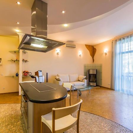 3-Room Apartments On Khreshchatyk. Building With Star Κίεβο Εξωτερικό φωτογραφία