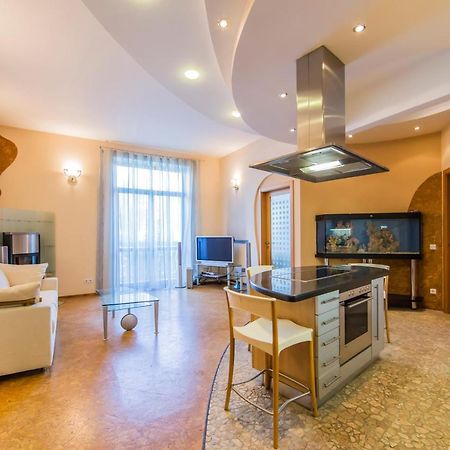 3-Room Apartments On Khreshchatyk. Building With Star Κίεβο Εξωτερικό φωτογραφία