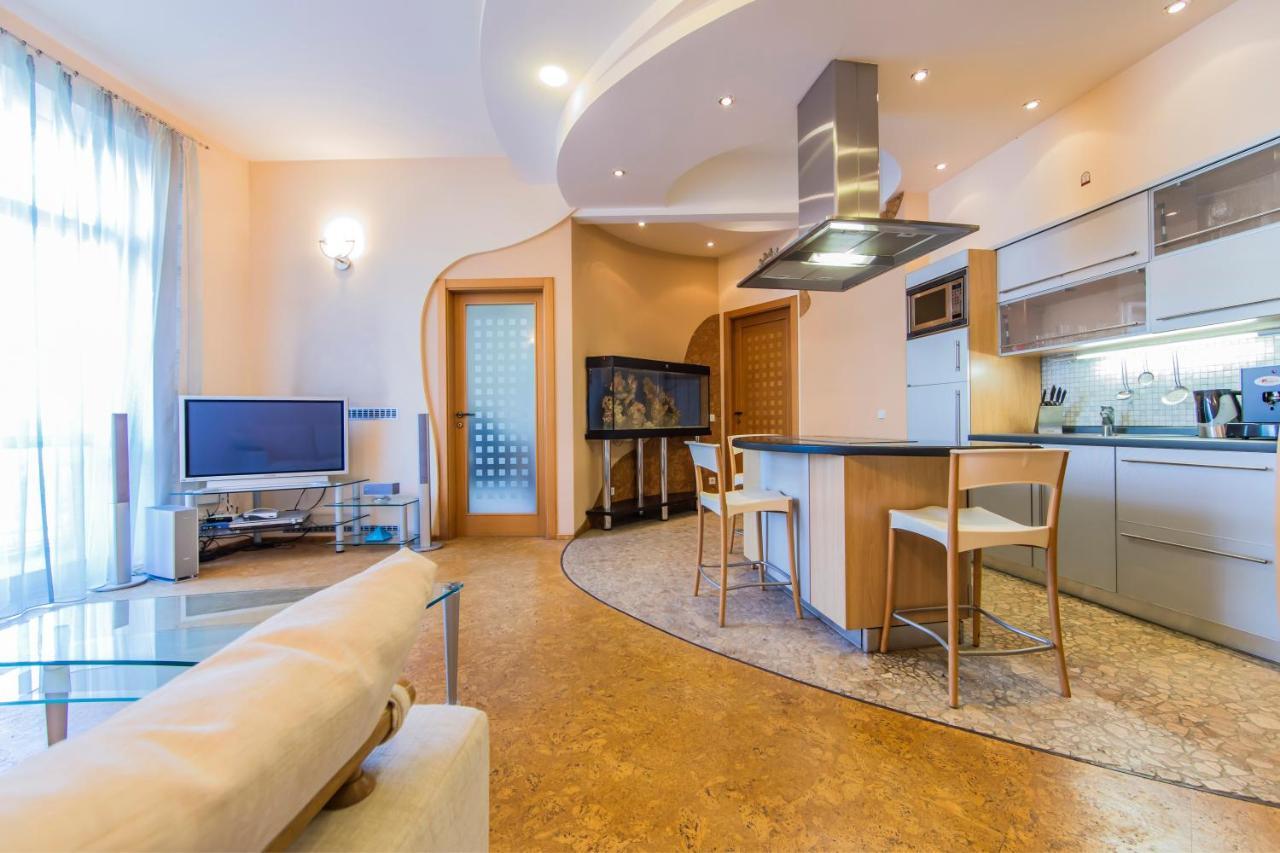 3-Room Apartments On Khreshchatyk. Building With Star Κίεβο Εξωτερικό φωτογραφία