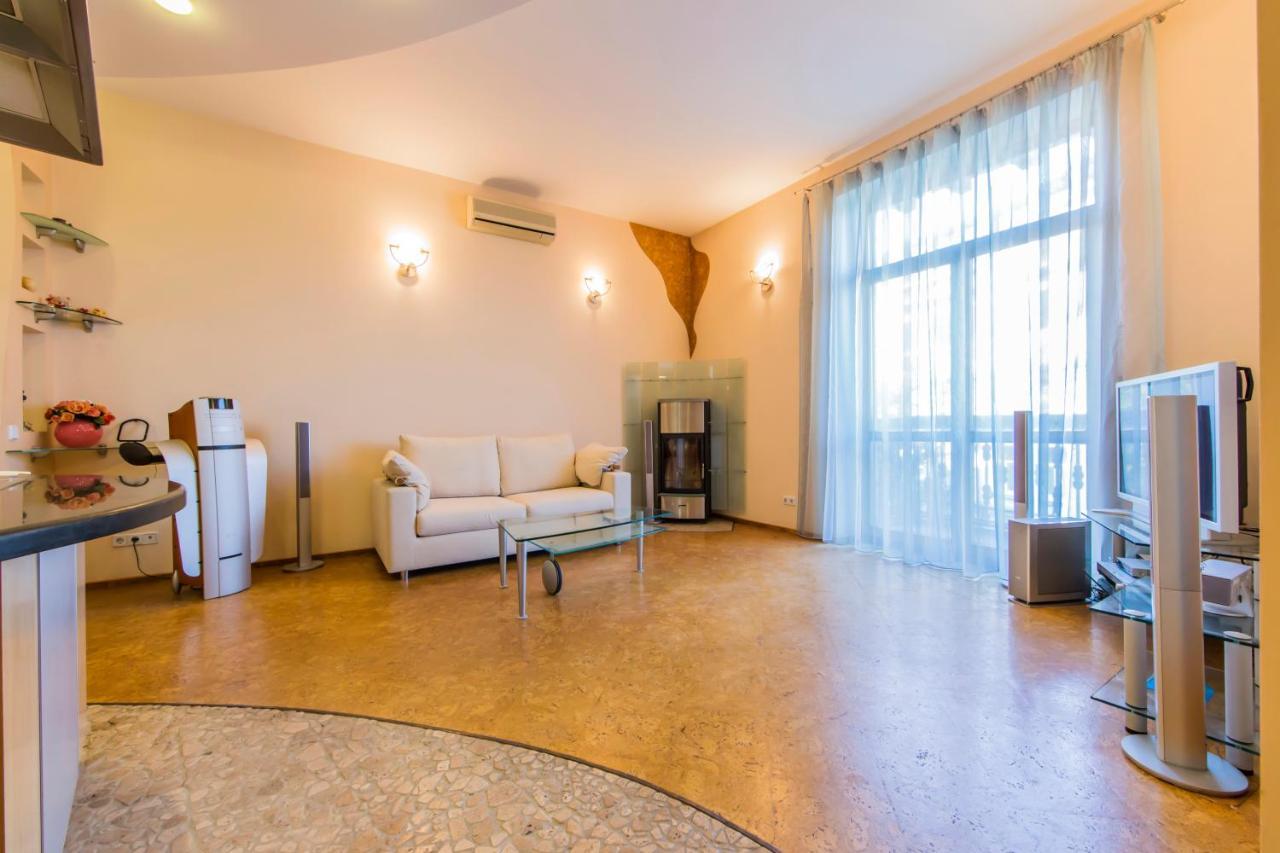3-Room Apartments On Khreshchatyk. Building With Star Κίεβο Εξωτερικό φωτογραφία