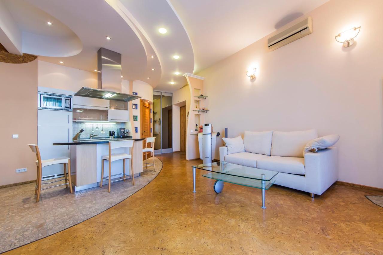 3-Room Apartments On Khreshchatyk. Building With Star Κίεβο Εξωτερικό φωτογραφία