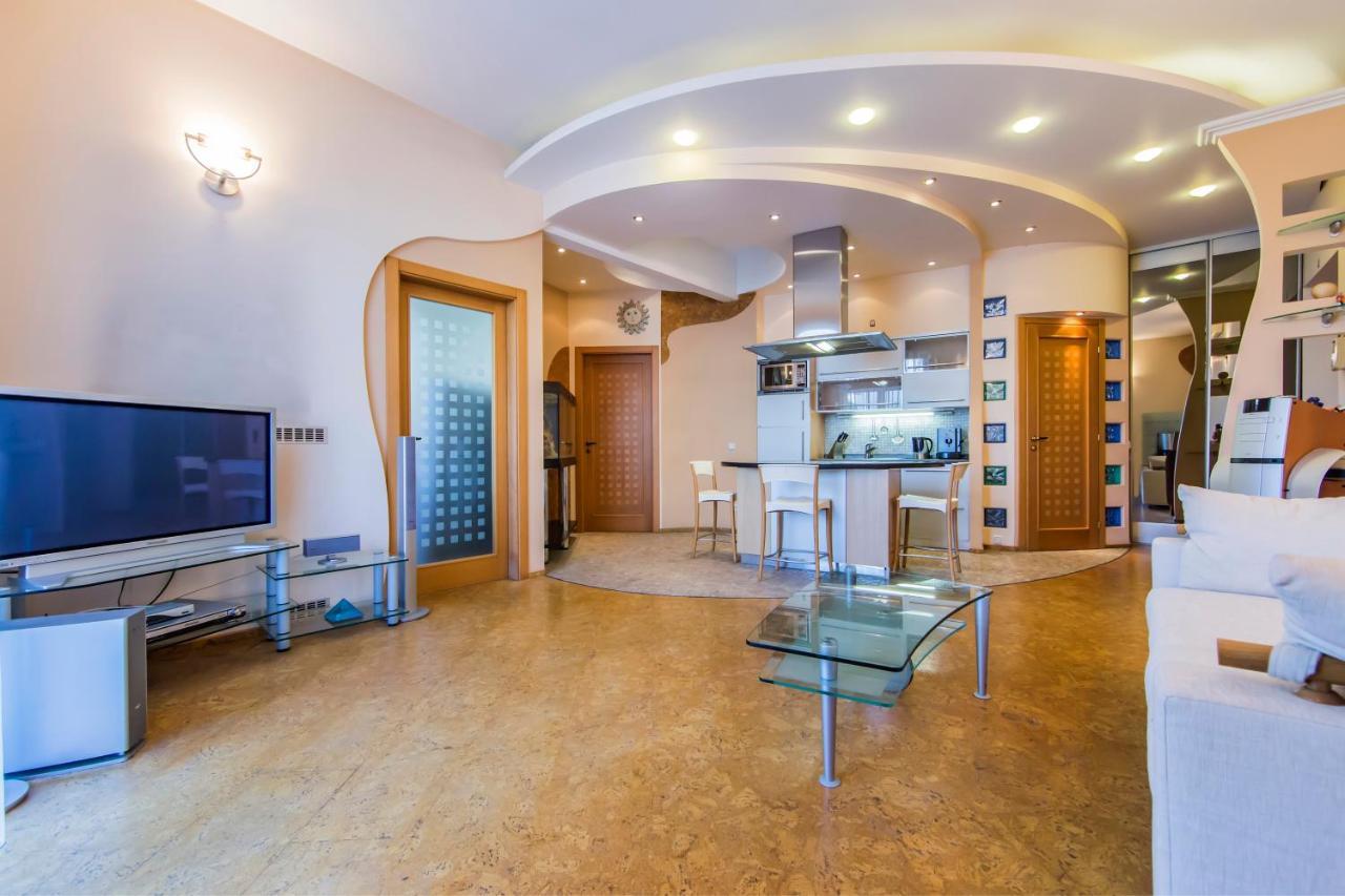 3-Room Apartments On Khreshchatyk. Building With Star Κίεβο Εξωτερικό φωτογραφία