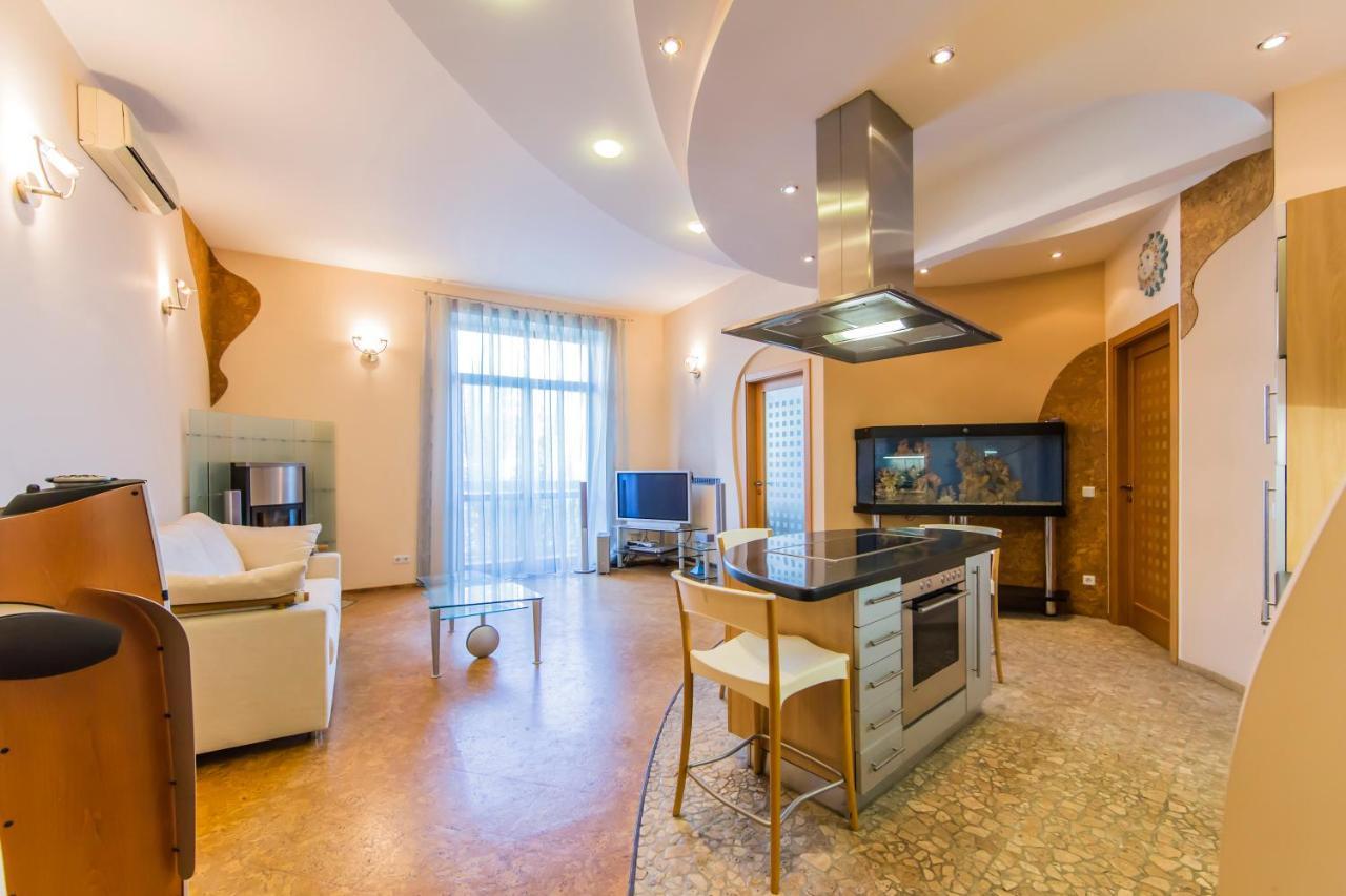 3-Room Apartments On Khreshchatyk. Building With Star Κίεβο Εξωτερικό φωτογραφία