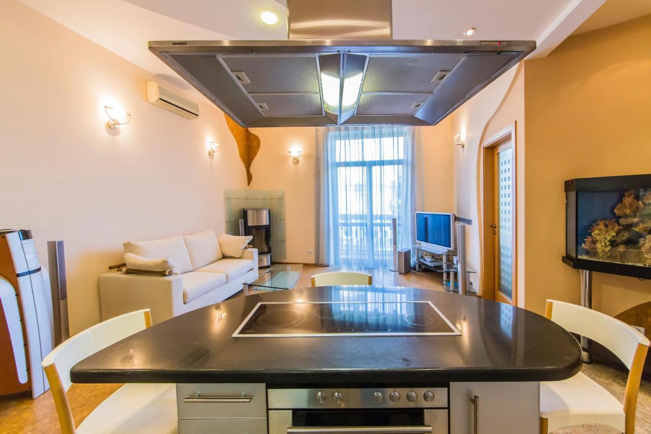 3-Room Apartments On Khreshchatyk. Building With Star Κίεβο Εξωτερικό φωτογραφία