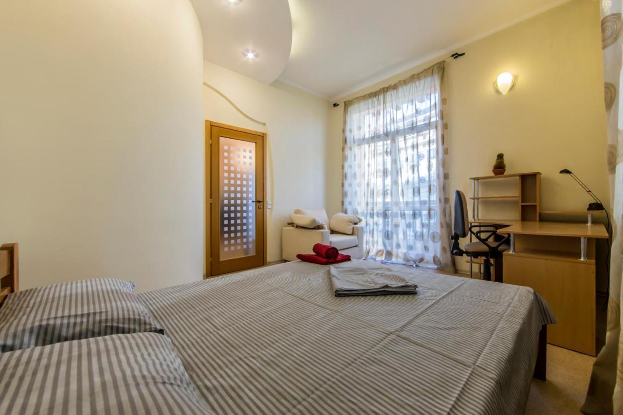 3-Room Apartments On Khreshchatyk. Building With Star Κίεβο Εξωτερικό φωτογραφία
