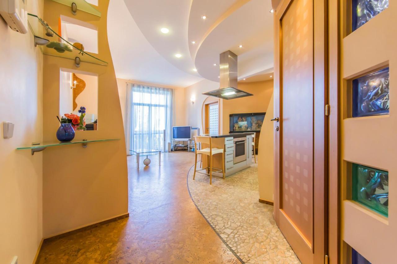3-Room Apartments On Khreshchatyk. Building With Star Κίεβο Εξωτερικό φωτογραφία