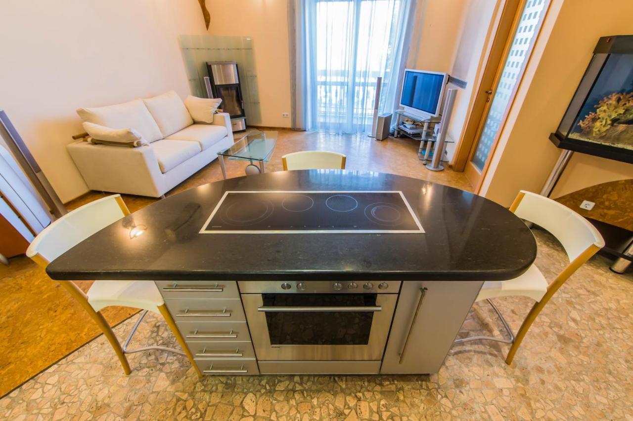 3-Room Apartments On Khreshchatyk. Building With Star Κίεβο Εξωτερικό φωτογραφία