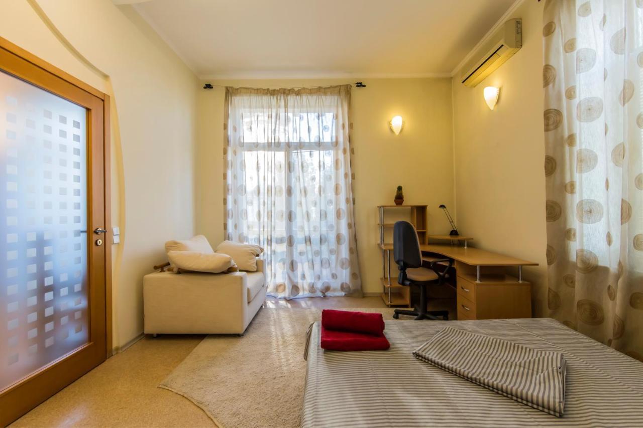 3-Room Apartments On Khreshchatyk. Building With Star Κίεβο Εξωτερικό φωτογραφία