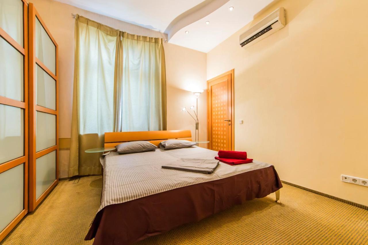 3-Room Apartments On Khreshchatyk. Building With Star Κίεβο Εξωτερικό φωτογραφία