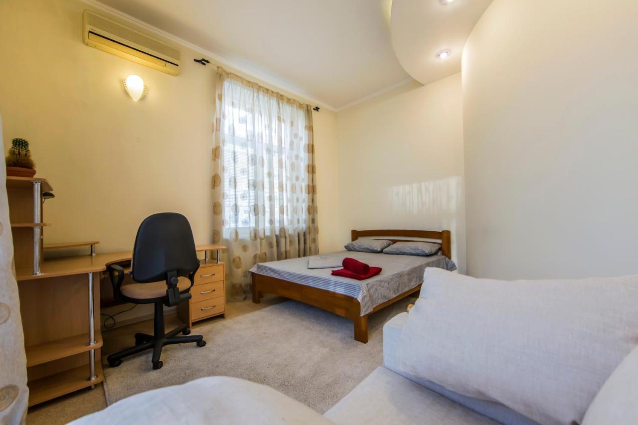 3-Room Apartments On Khreshchatyk. Building With Star Κίεβο Εξωτερικό φωτογραφία