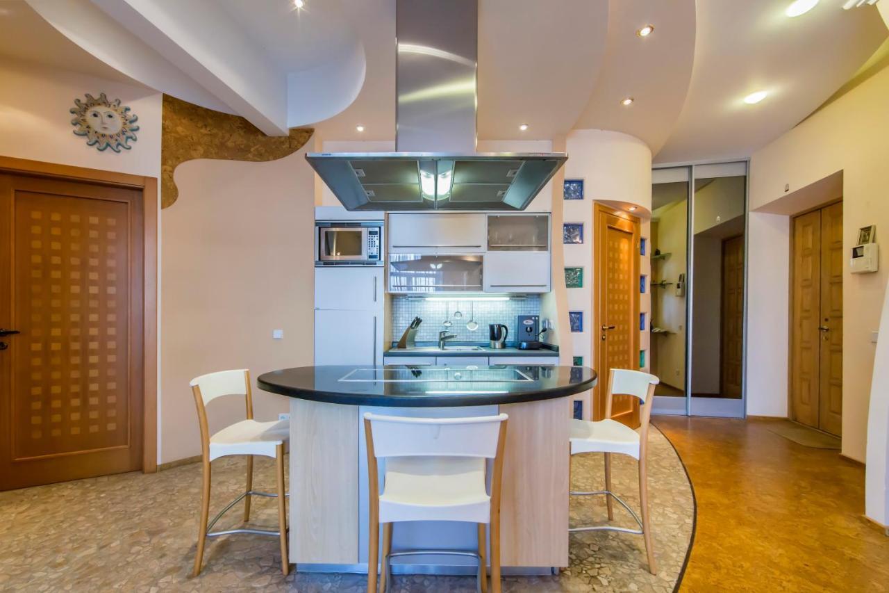3-Room Apartments On Khreshchatyk. Building With Star Κίεβο Εξωτερικό φωτογραφία